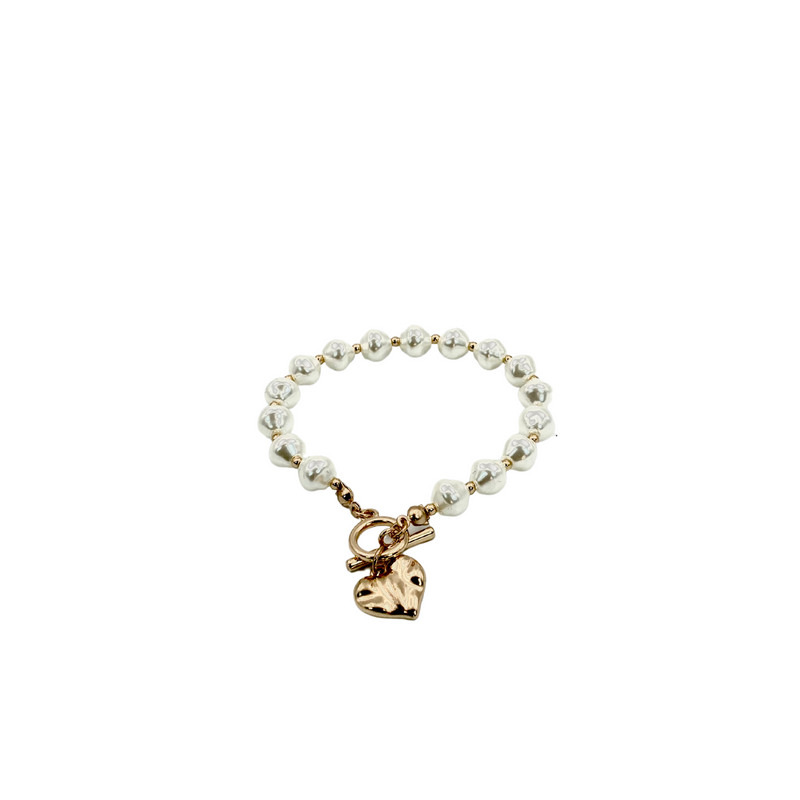 Pearl bracelet with heart